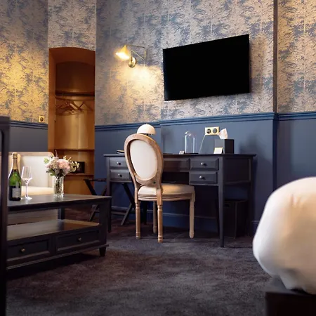 Chateau Heloise Hotel