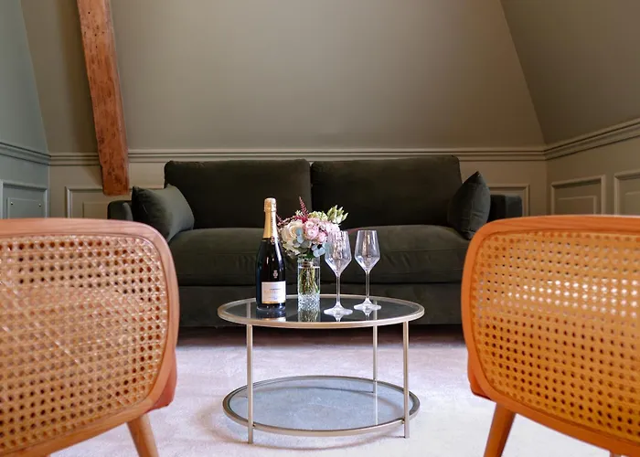 Chateau Heloise Hotel *