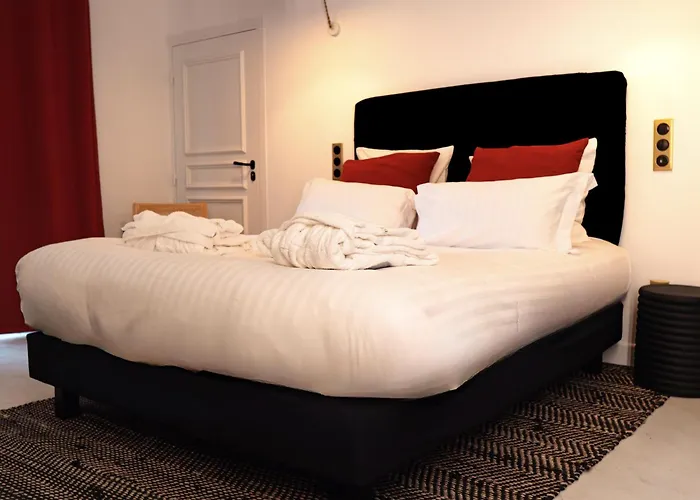 Chateau Heloise Hotel *