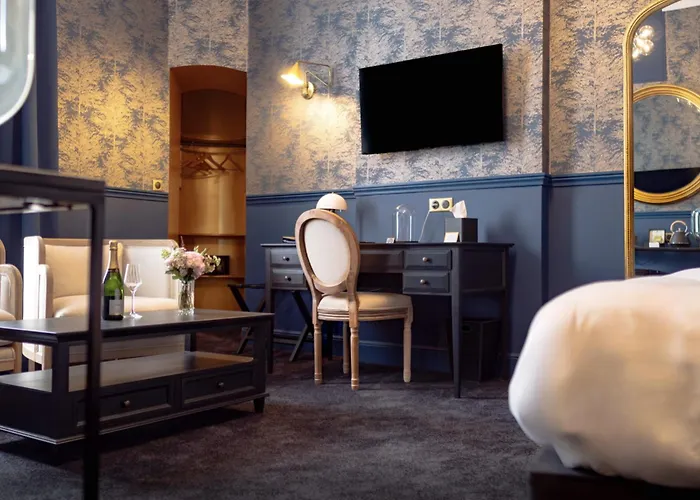 Chateau Heloise Hotel